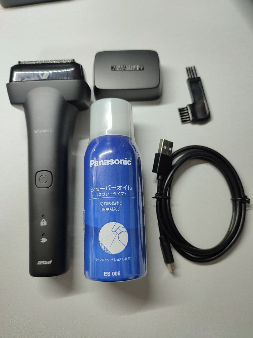 ほぼ新品 IZF-V855W-K 往復式シェーバー 5枚刃 izumi セット