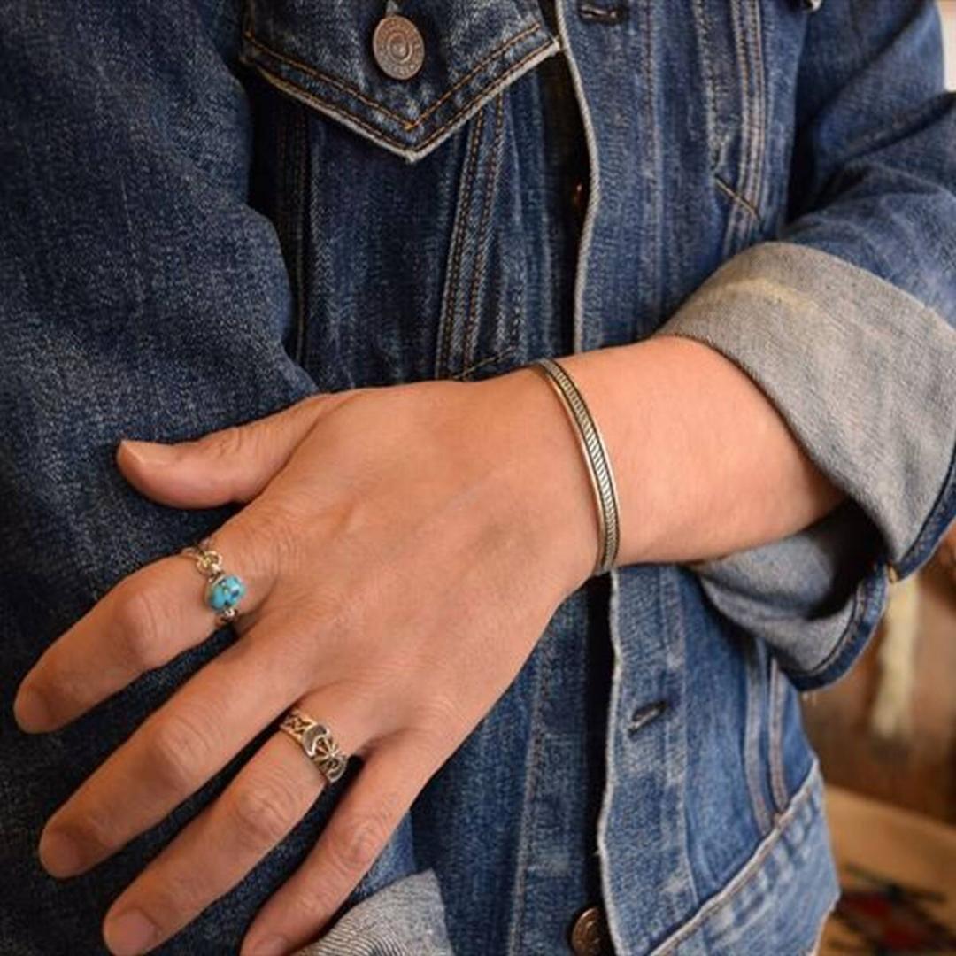 NAVAJO Bruce Morgan シルバーネイティブスタンプワークバングル