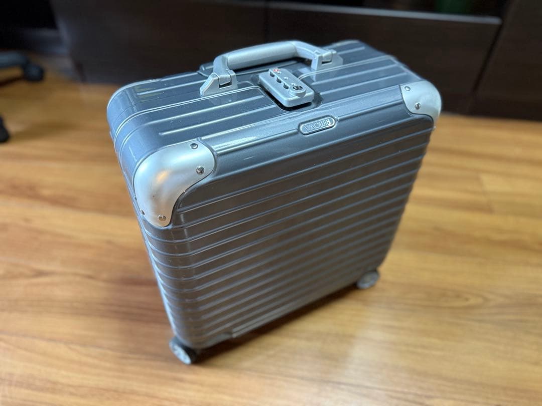 リモワ　キャリーバック　LIMBO 27L 機内持ち込みサイズ