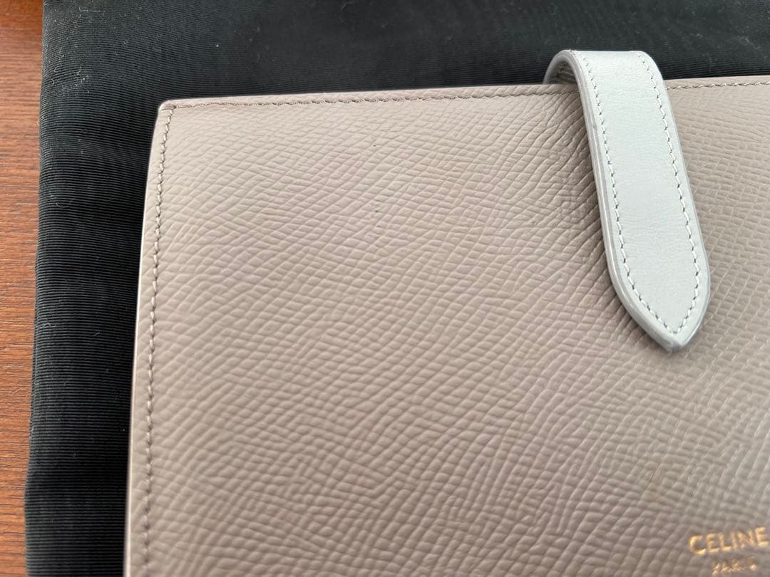 CELINE ラージストラップウォレット グレー