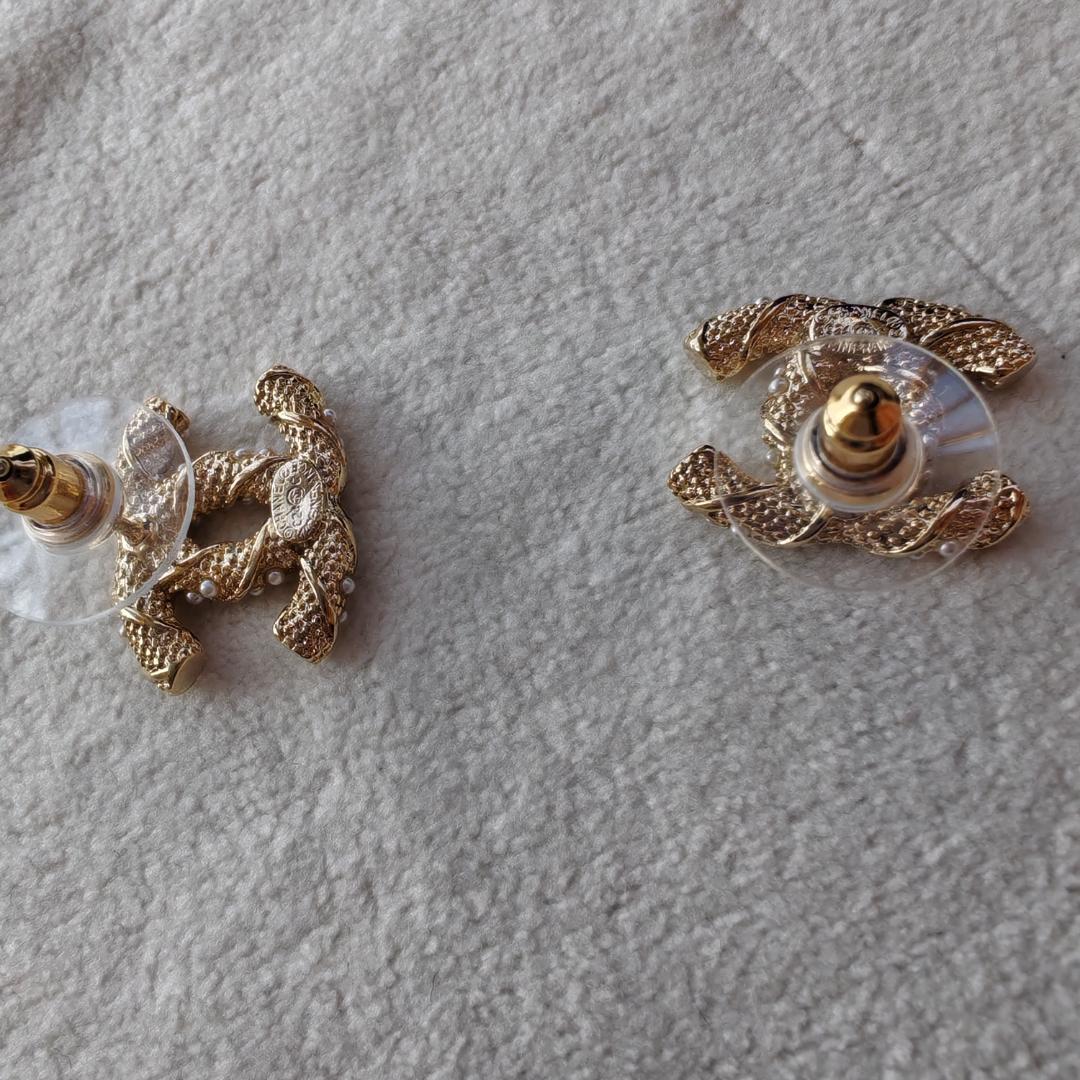 クラシックロゴ パール CCピアス