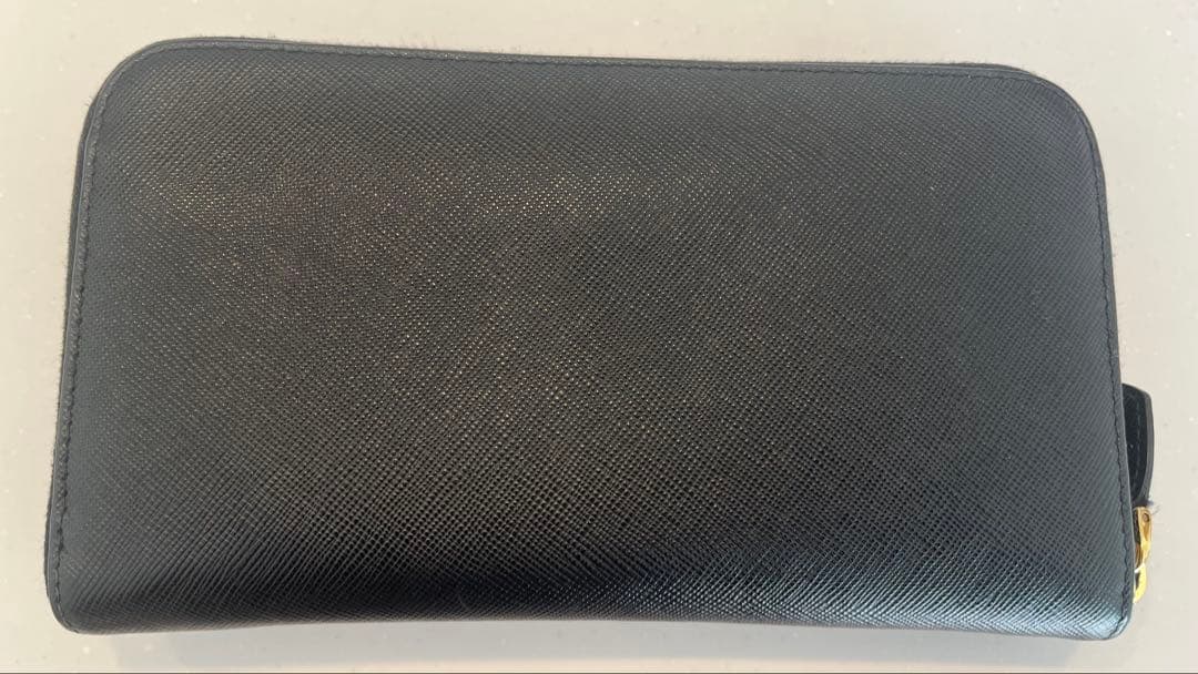 PRADA ブラックレザー 長財布