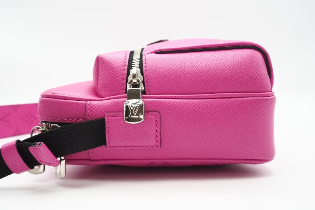 LOUIS VUITTON ショルダーバッグ アウトドアメッセンジャー PM 美