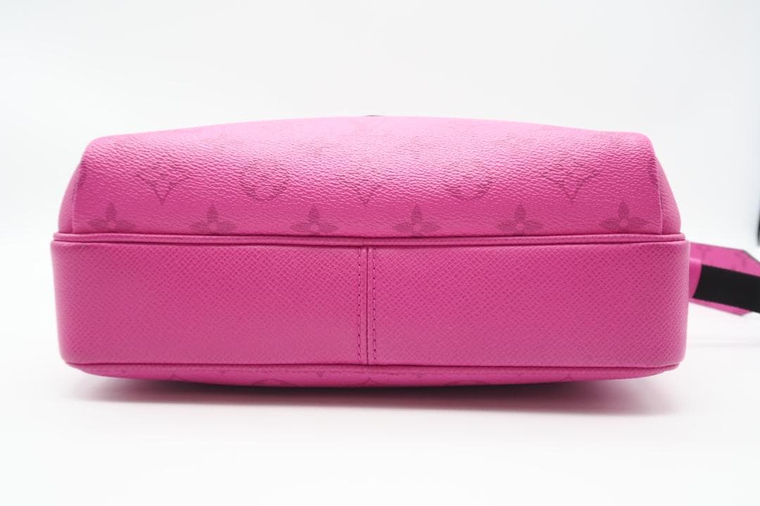 LOUIS VUITTON ショルダーバッグ アウトドアメッセンジャー PM 美