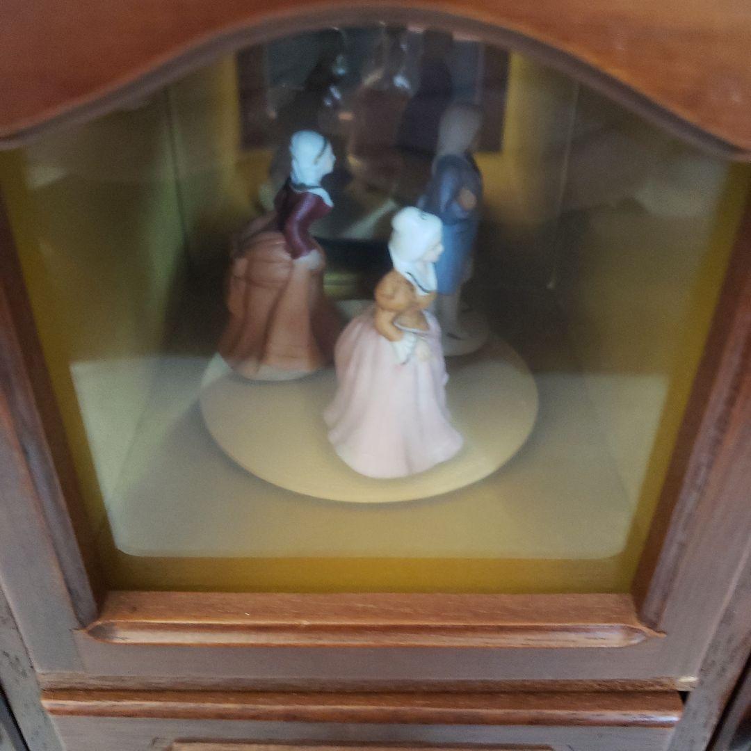 ミュージカルボックス　オルゴール付きアクセサリーケース　人形付き