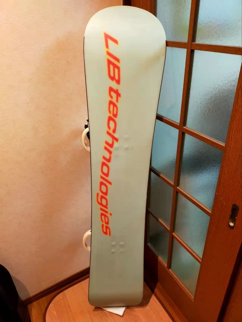 LIB technologiesスノーボード、GUNNERGYビンディング