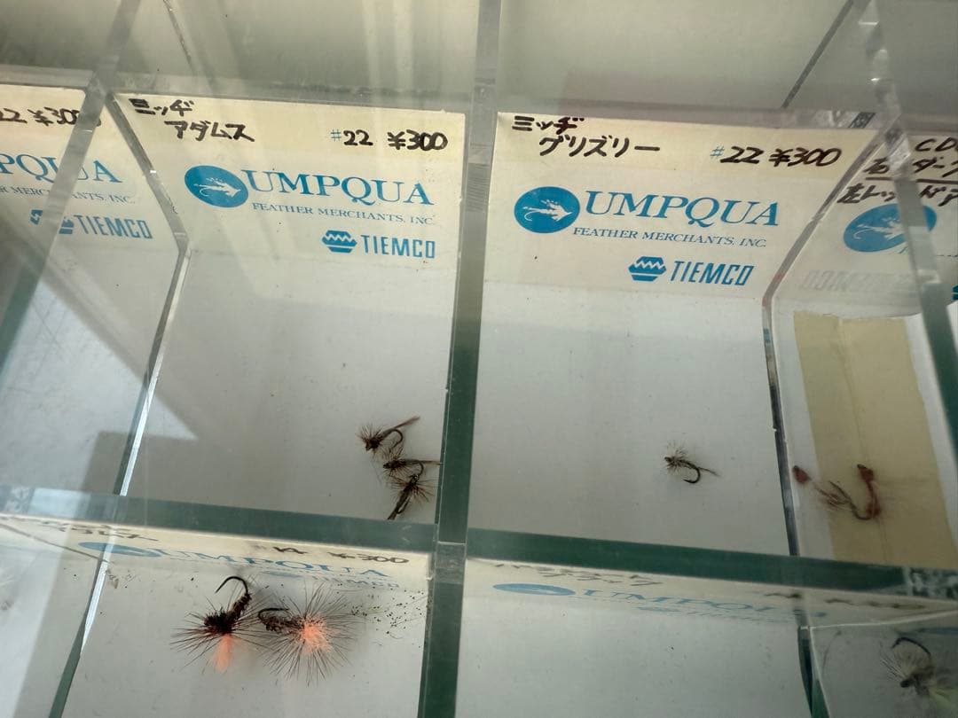 TIEMCO 完成フライ　ケースセット　貴重　フライフィッシング　ティムコ