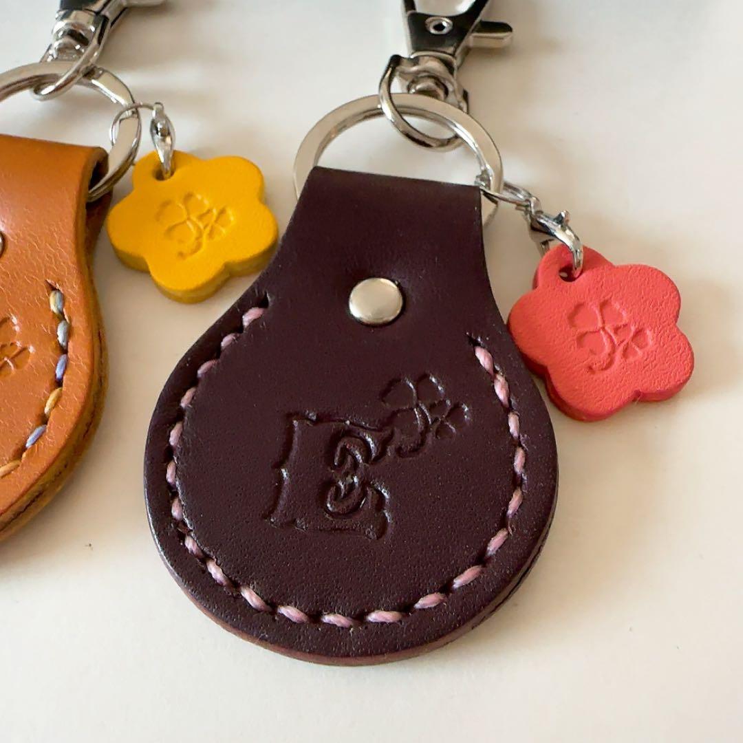 革のキーホルダー