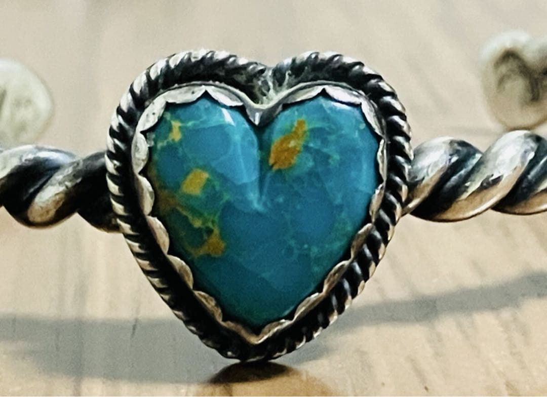 ナバホ族 Navajo バングル ハート インディアンジュエリー ブレスレット