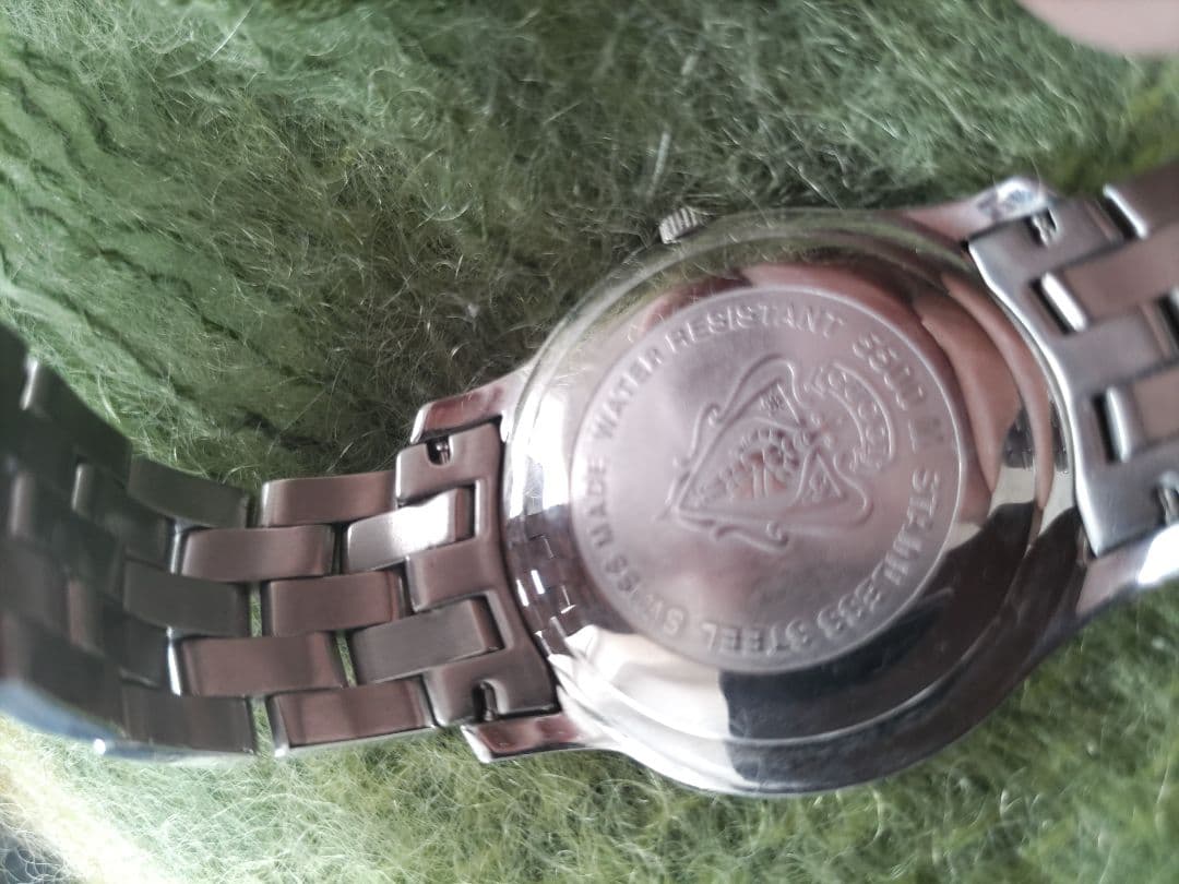 GUCCI ローマ数字 金属ベルト 時計 550M