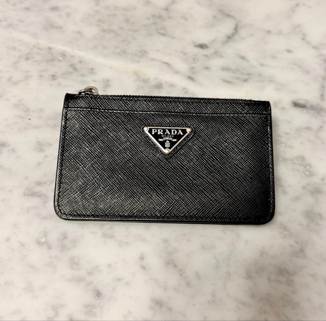 【PRADA】プラダ ブラック サフィアーノトライアングル カードケース