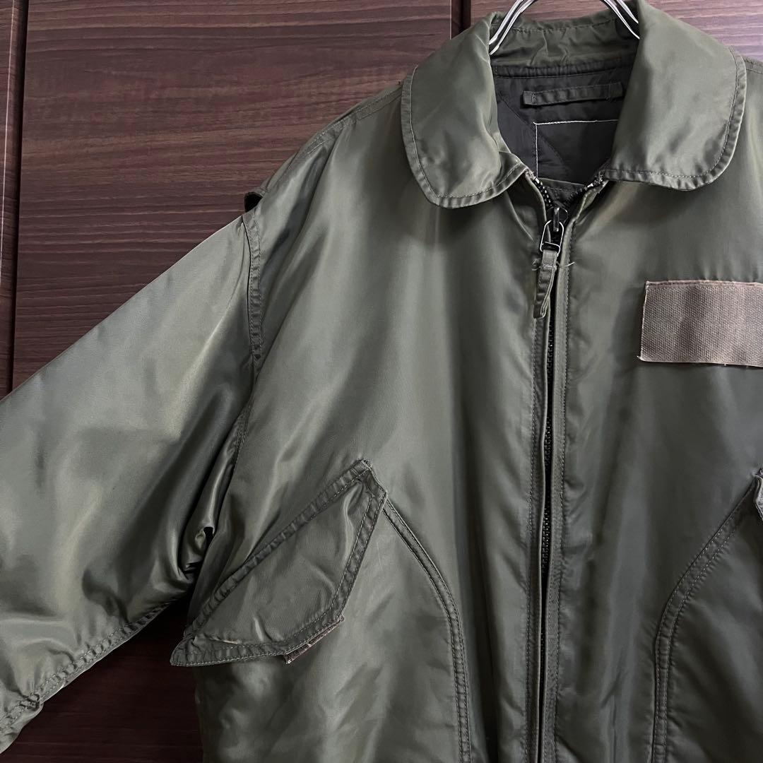 AVIREX アヴィレックス CWU フライトジャケット M カーキ 短丈 中綿