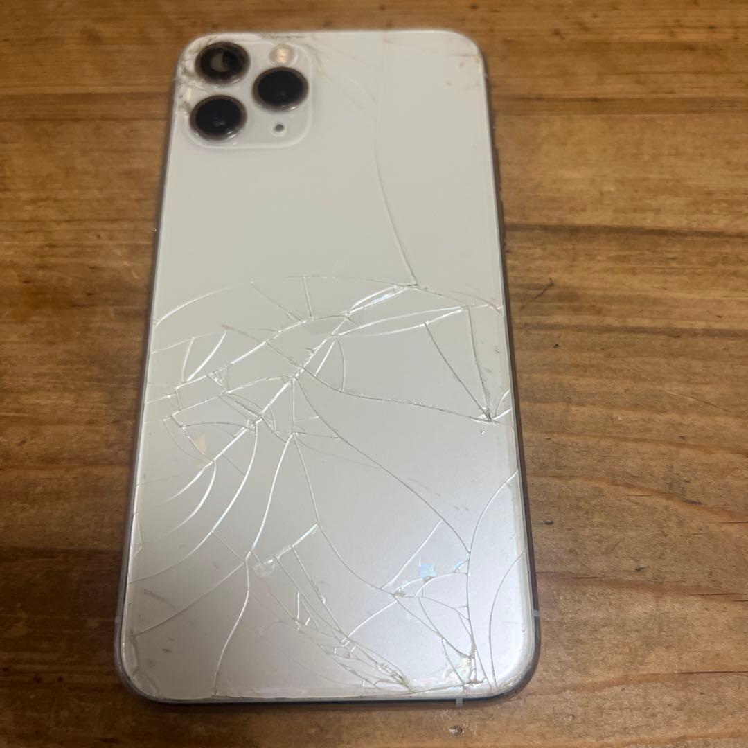 iPhone 11 Pro 64GB ホワイト 背面ひび割れ