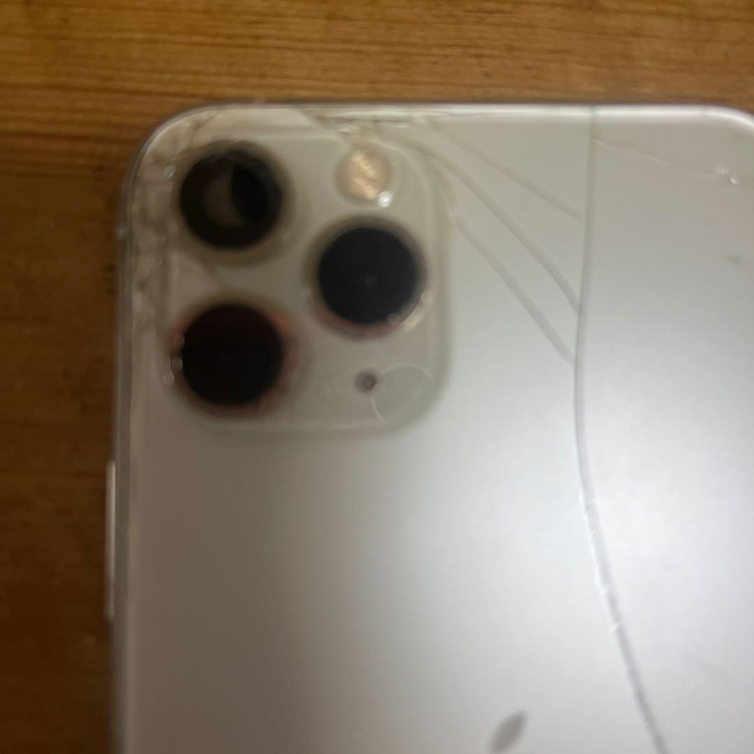 iPhone 11 Pro 64GB ホワイト 背面ひび割れ