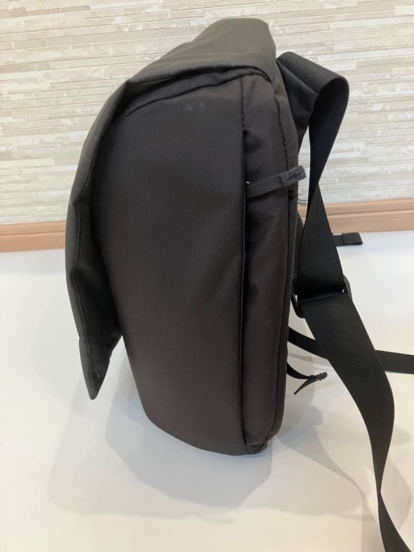 なな ARC'TERYX Fyx 13メッセンジャーバッグ　フィックス