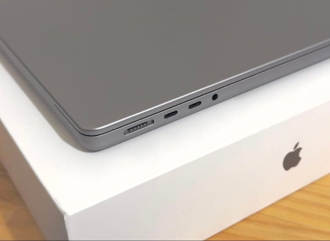 8TB 64GB MacBook Pro 14インチ USキーボード CTO