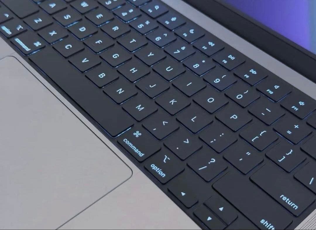 8TB 64GB MacBook Pro 14インチ USキーボード CTO