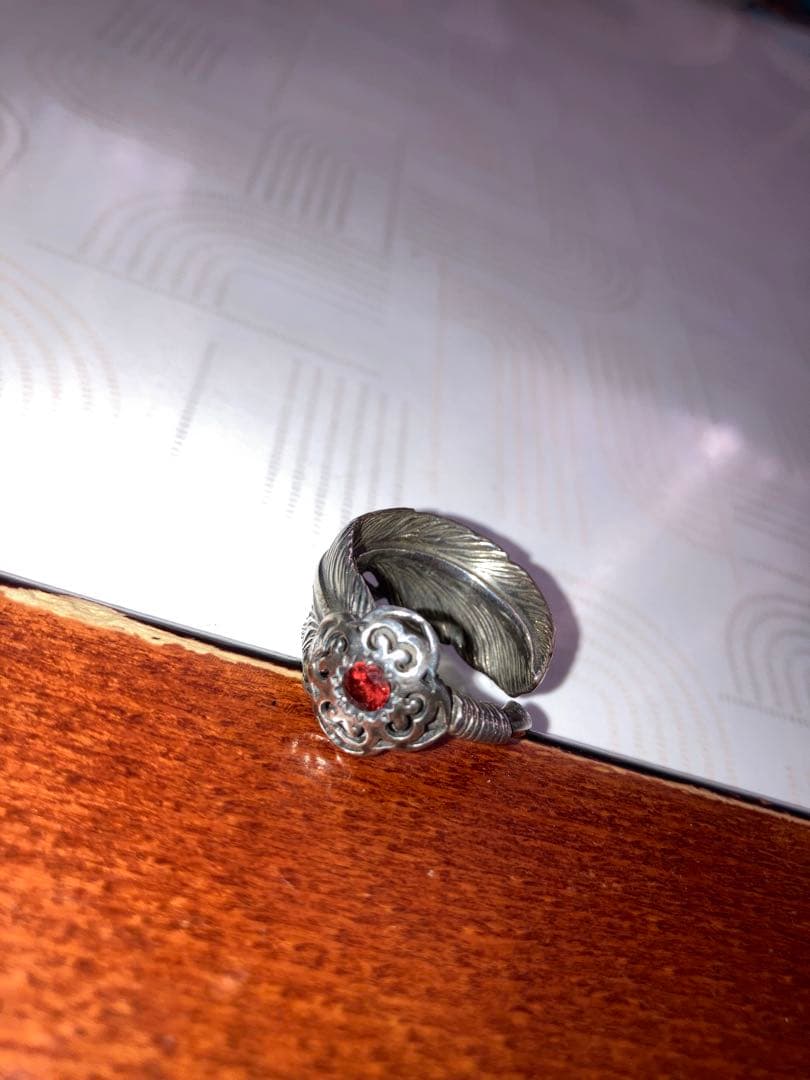 DESIGNERS JEWELRY buff フェザーリング エンブレム付