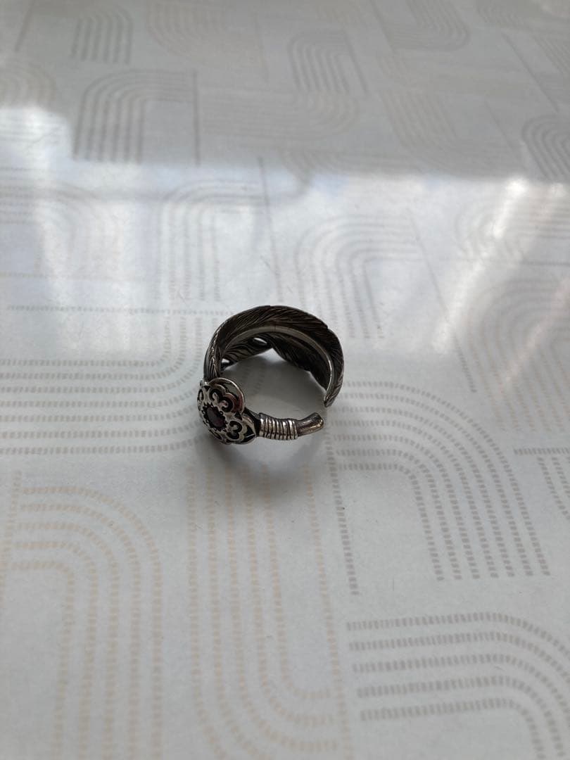 DESIGNERS JEWELRY buff フェザーリング エンブレム付
