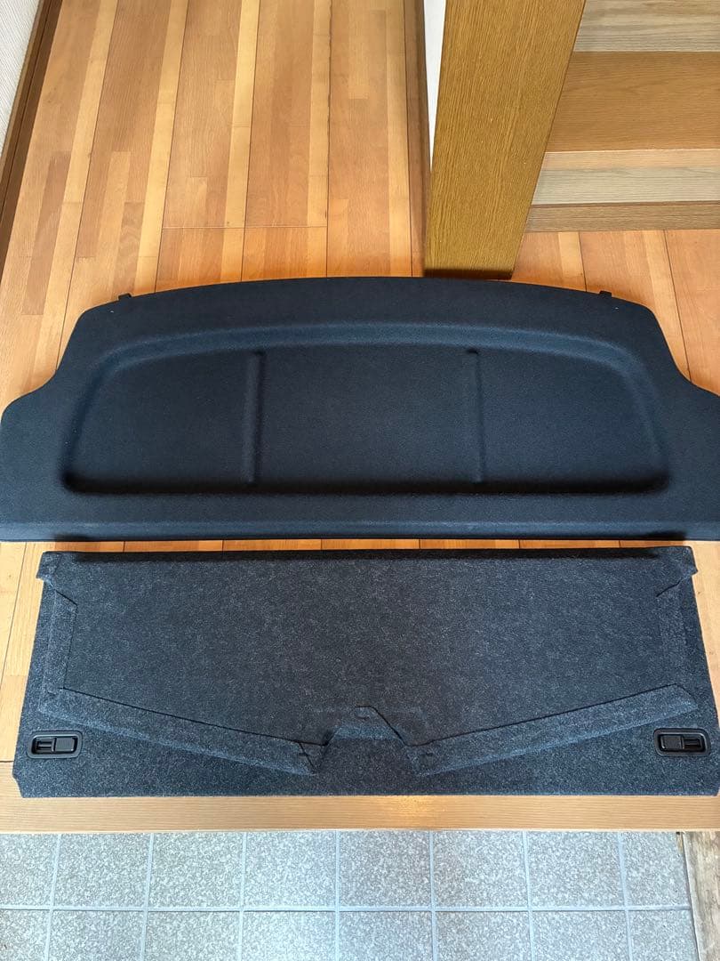 日産ノート　ラゲッジボード　トノカバー