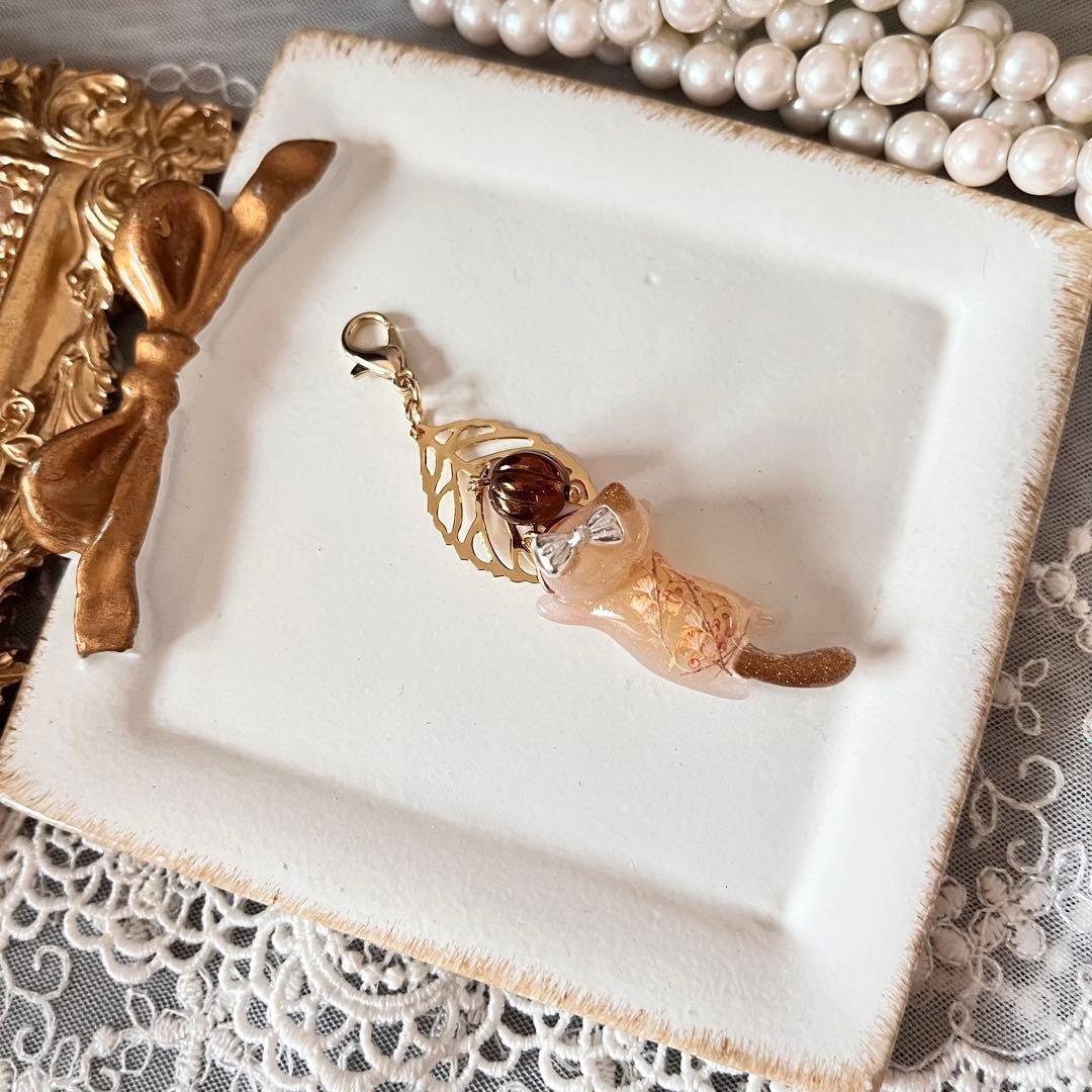 ฅ❤️ 猫　レジン　イチョウ　銀杏　木の葉　秋　チャーム　ハンドメイド