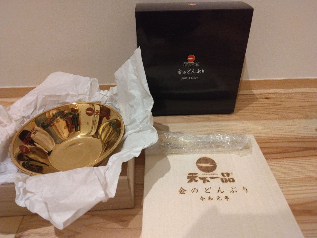 【未使用品】天下一品　金のどんぶり銀のどんぶりレンゲセット　その他グッズ約12点