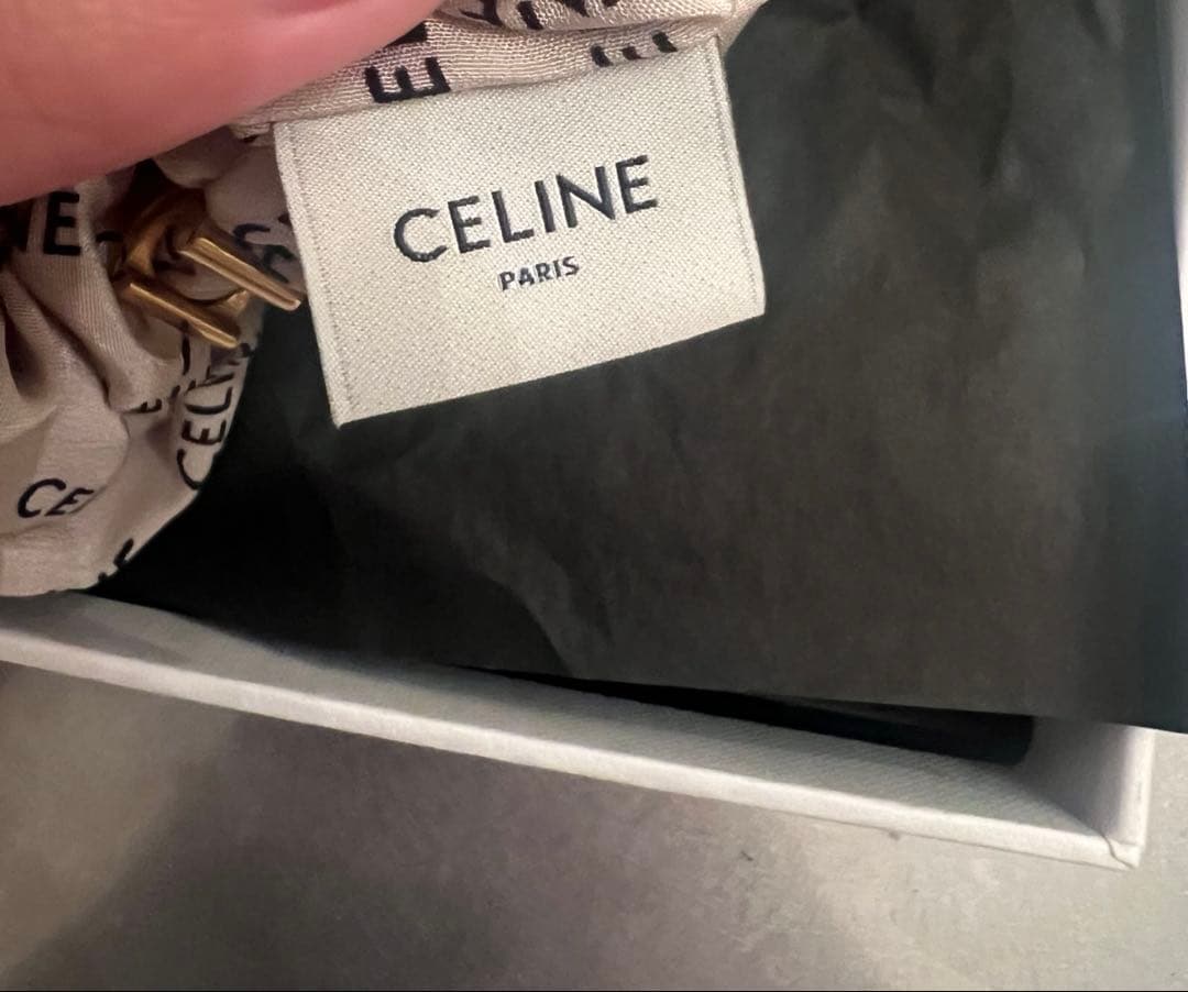CELINE ベージュ ロゴ シュシュ