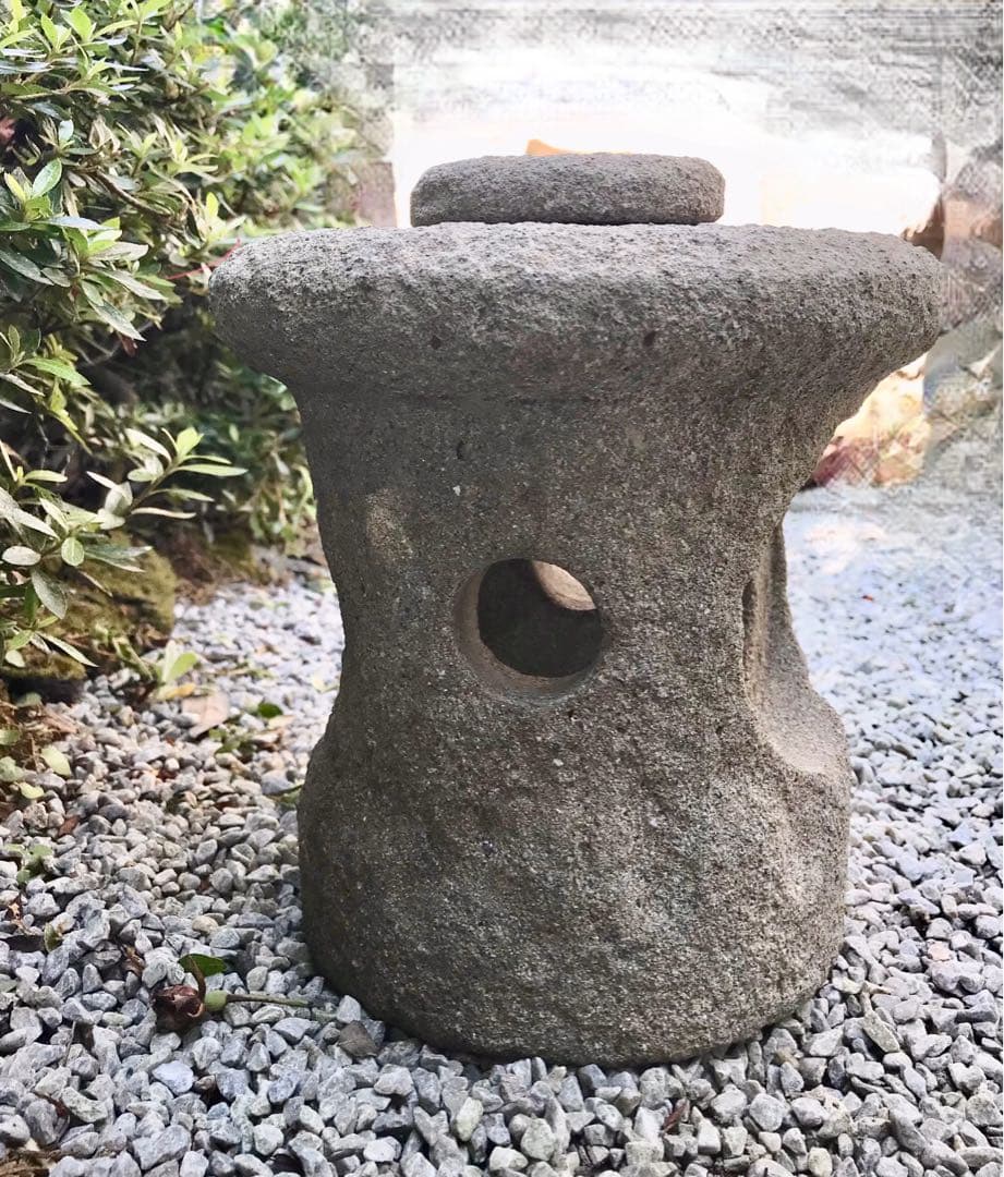 【畦道に佇む藁葺き屋根灯篭・茶庭灯篭・オブジェ・庭石・ガーデニング】箱庭造園