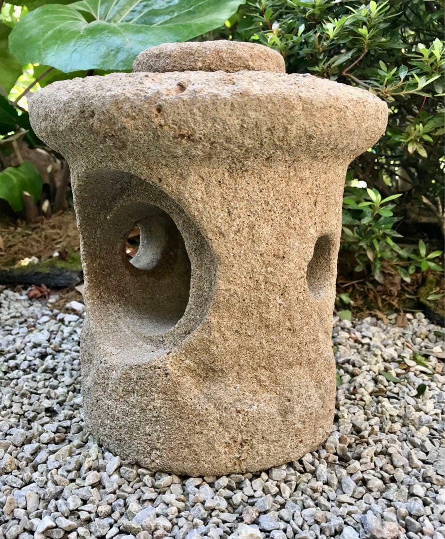 【畦道に佇む藁葺き屋根灯篭・茶庭灯篭・オブジェ・庭石・ガーデニング】箱庭造園