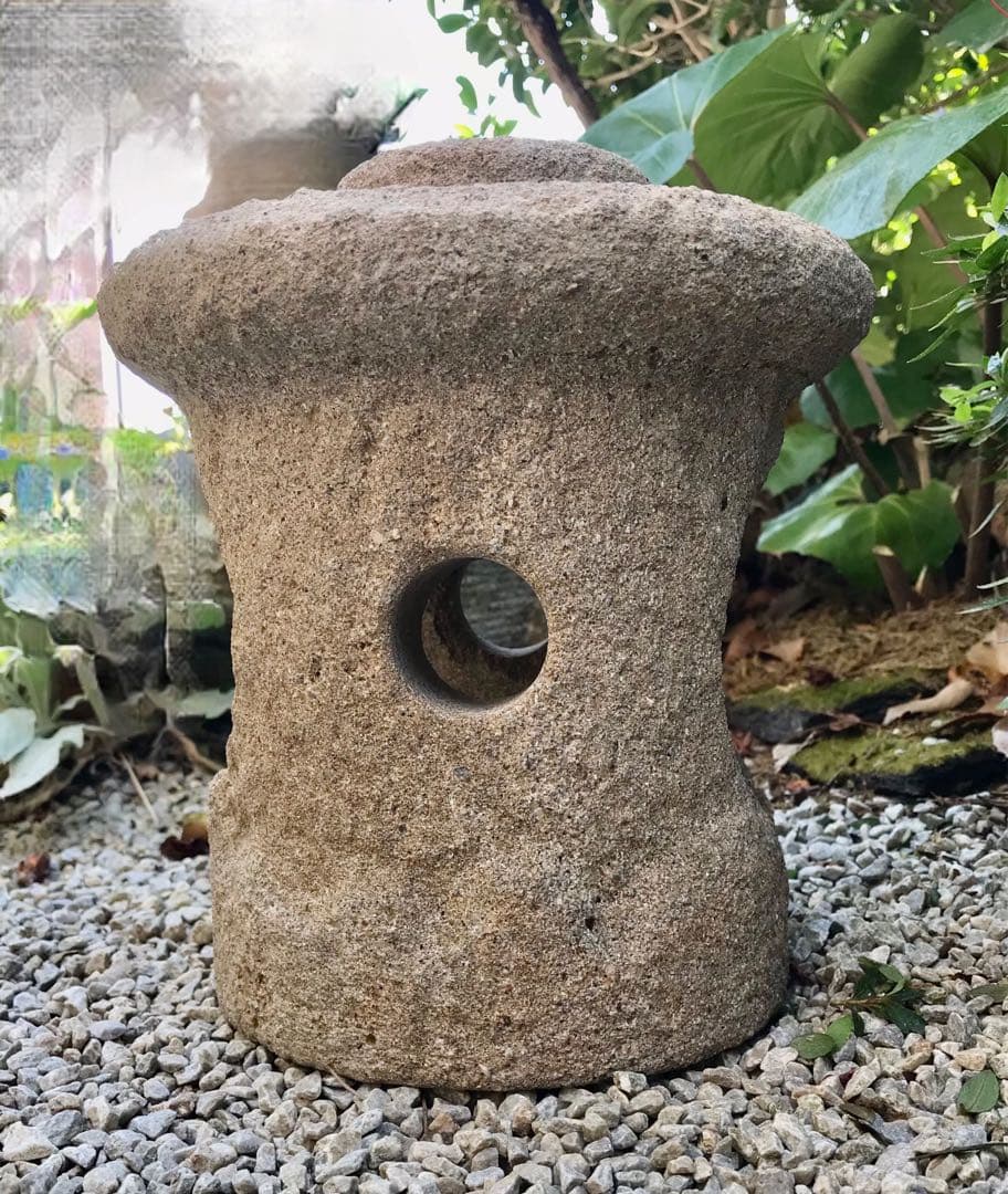【畦道に佇む藁葺き屋根灯篭・茶庭灯篭・オブジェ・庭石・ガーデニング】箱庭造園