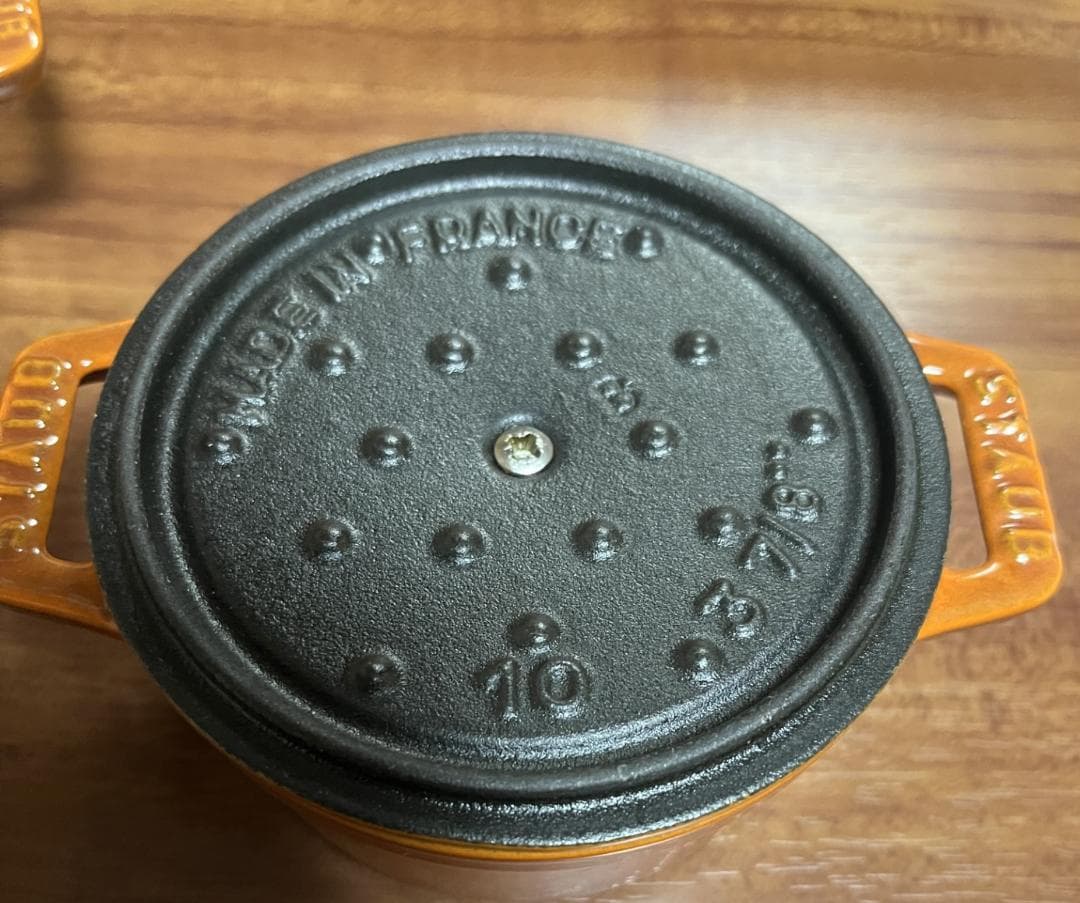 4/25まで【正規品】STAUB ココットラウンド10cm シナモン 1個　送A