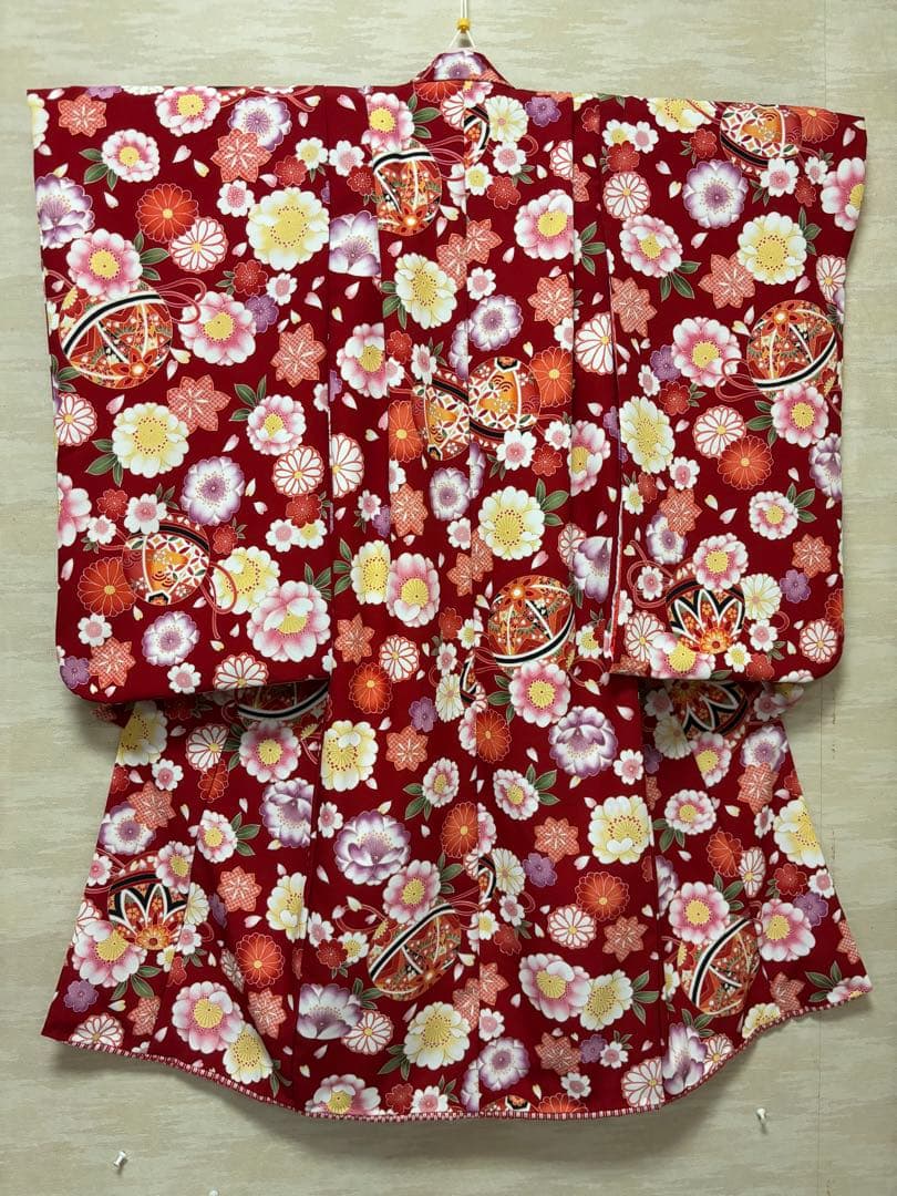 七五三　女の子着物　2点セット　華やか赤縮緬風　手鞠　八重桜　日本製