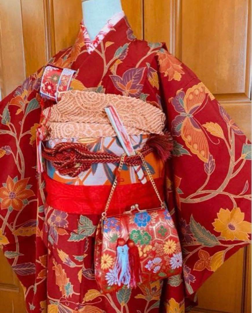 七歳の女の子のお支度　臙脂色　紅型風模様渋め　正絹振袖　七五三セット