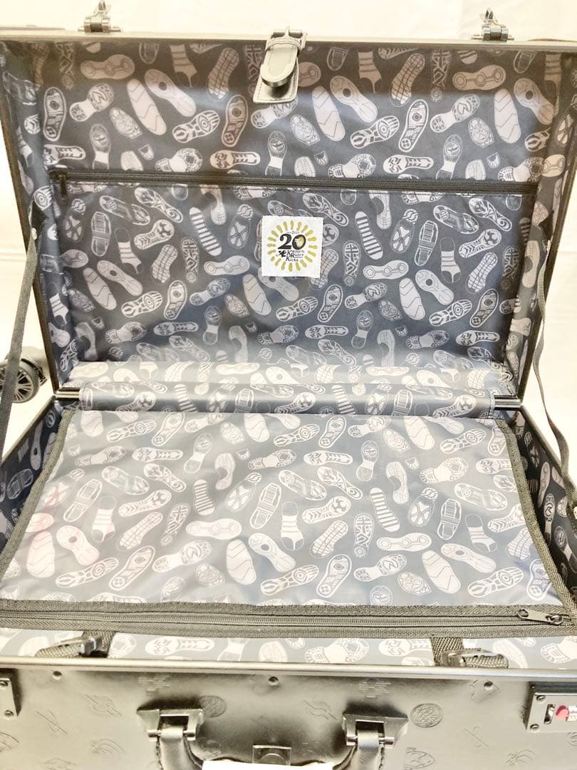 【未使用品】平成仮面ライダー20作品記念　キャスター付きトランク　スーツケース