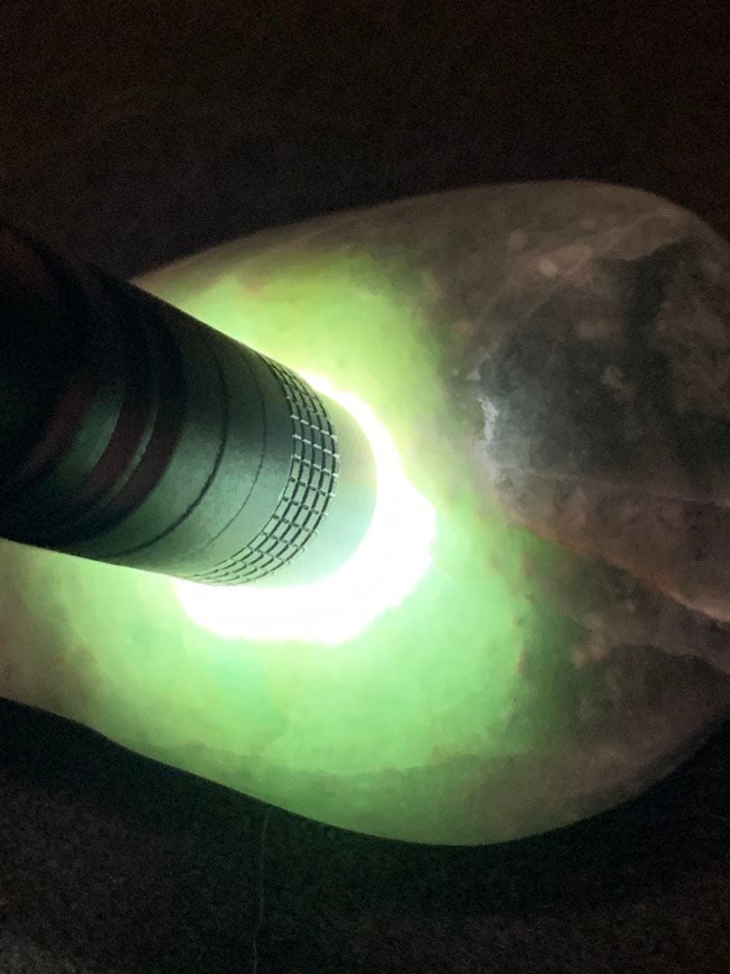 糸魚川ひすい極上の海石　翡翠　原石　翡翠　鉱物標本　コン沢　水石　根付　青翡翠