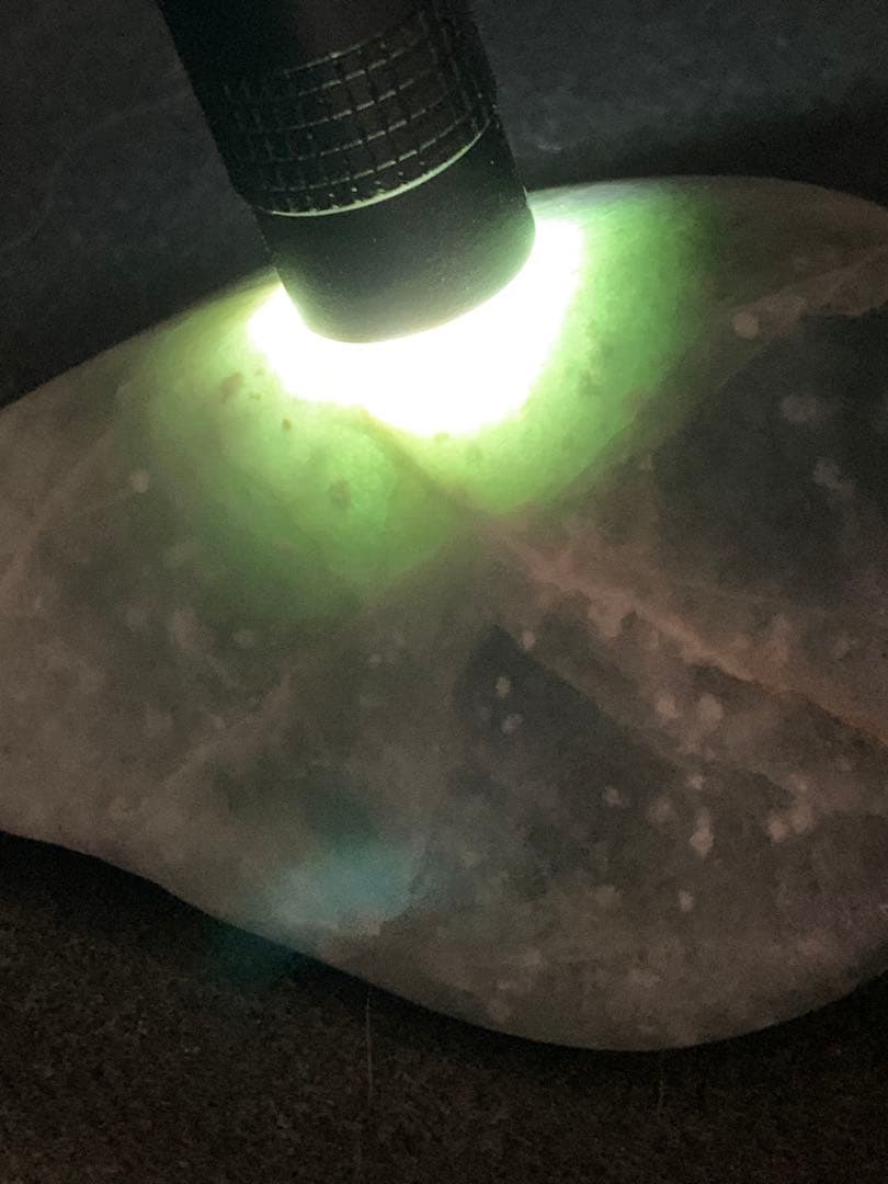 糸魚川ひすい極上の海石　翡翠　原石　翡翠　鉱物標本　コン沢　水石　根付　青翡翠