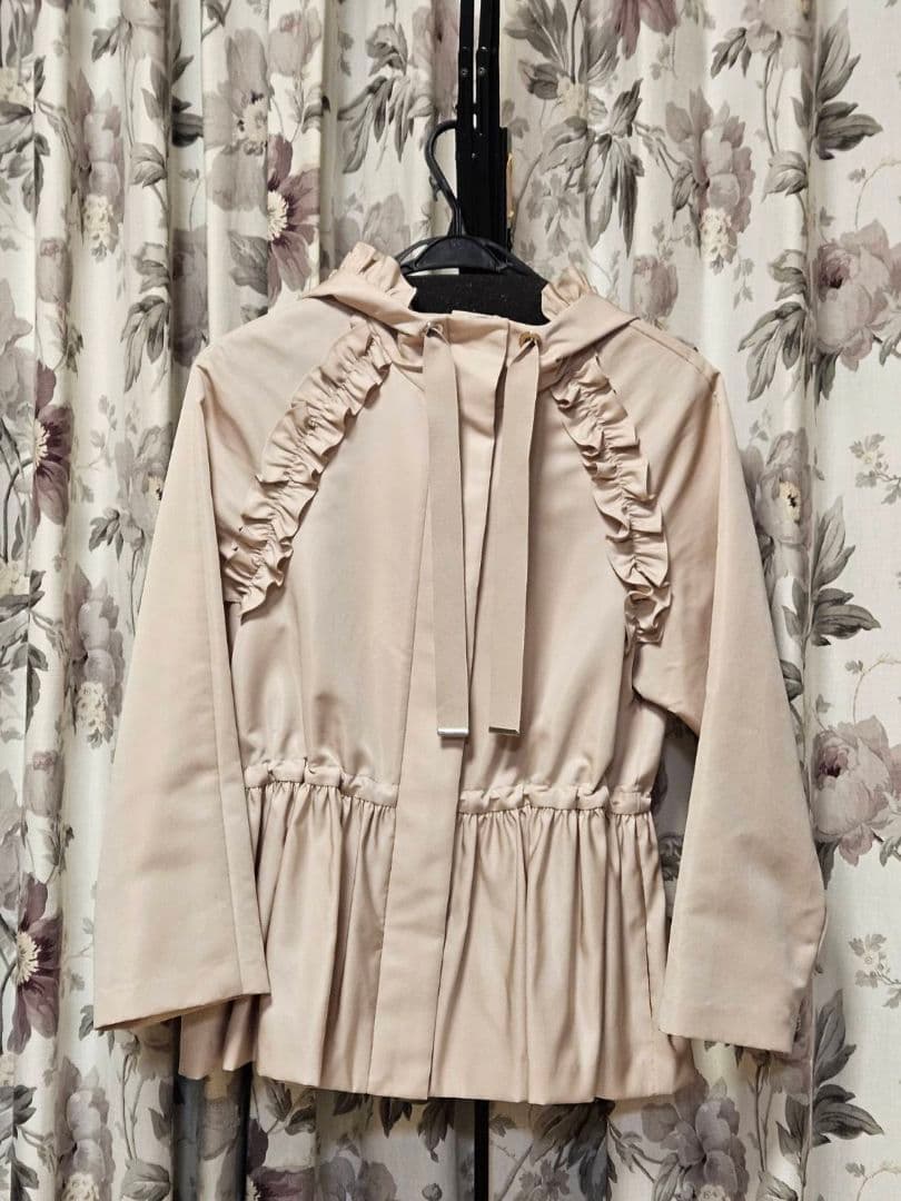 エムプルミエ　フリル付きベージュジャケット