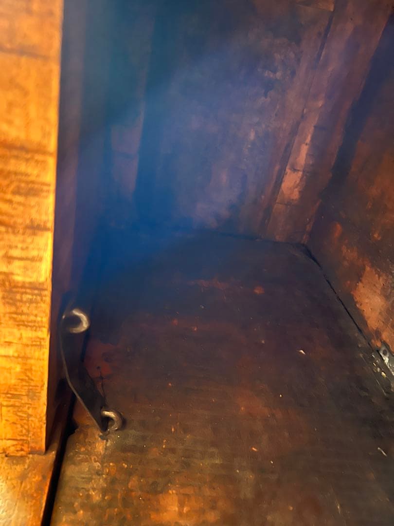 アンティーク　キャビネット　インド　装飾的な彫刻付き