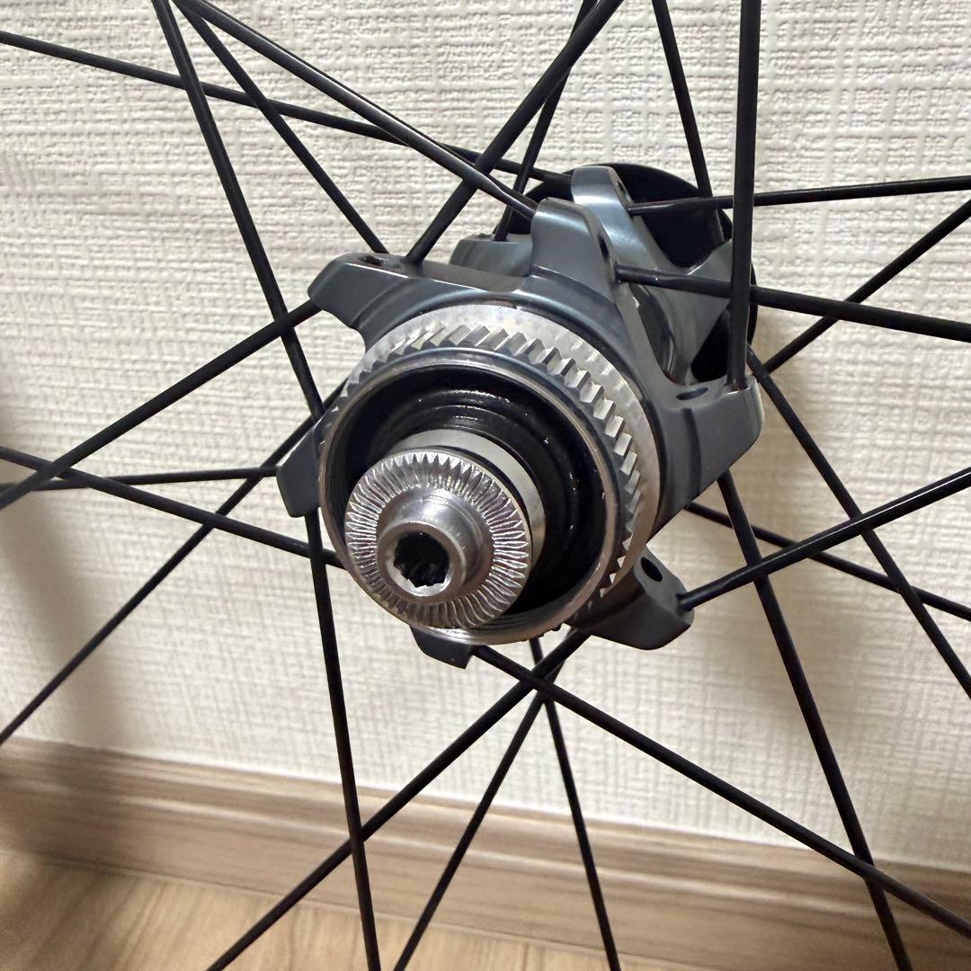 【ほぼ未使用品】シマノ WH-RX830-TL 700c フロントリア セット