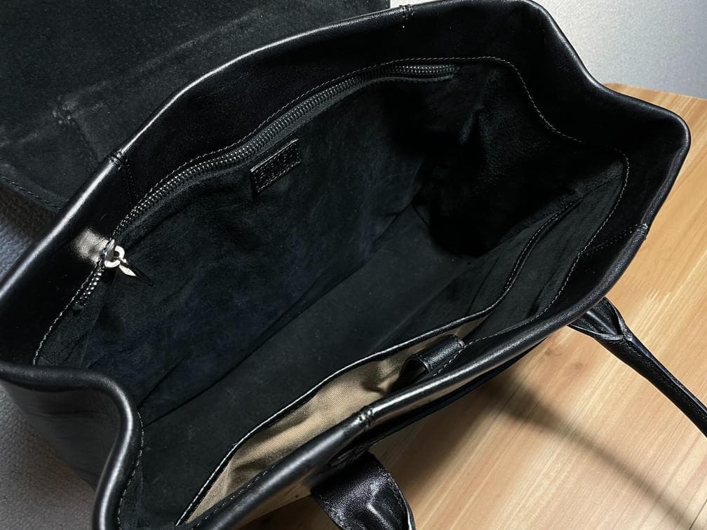 ★人気の黒・肩掛けできます★　HIROFU ヒロフ　　レザーバッグ