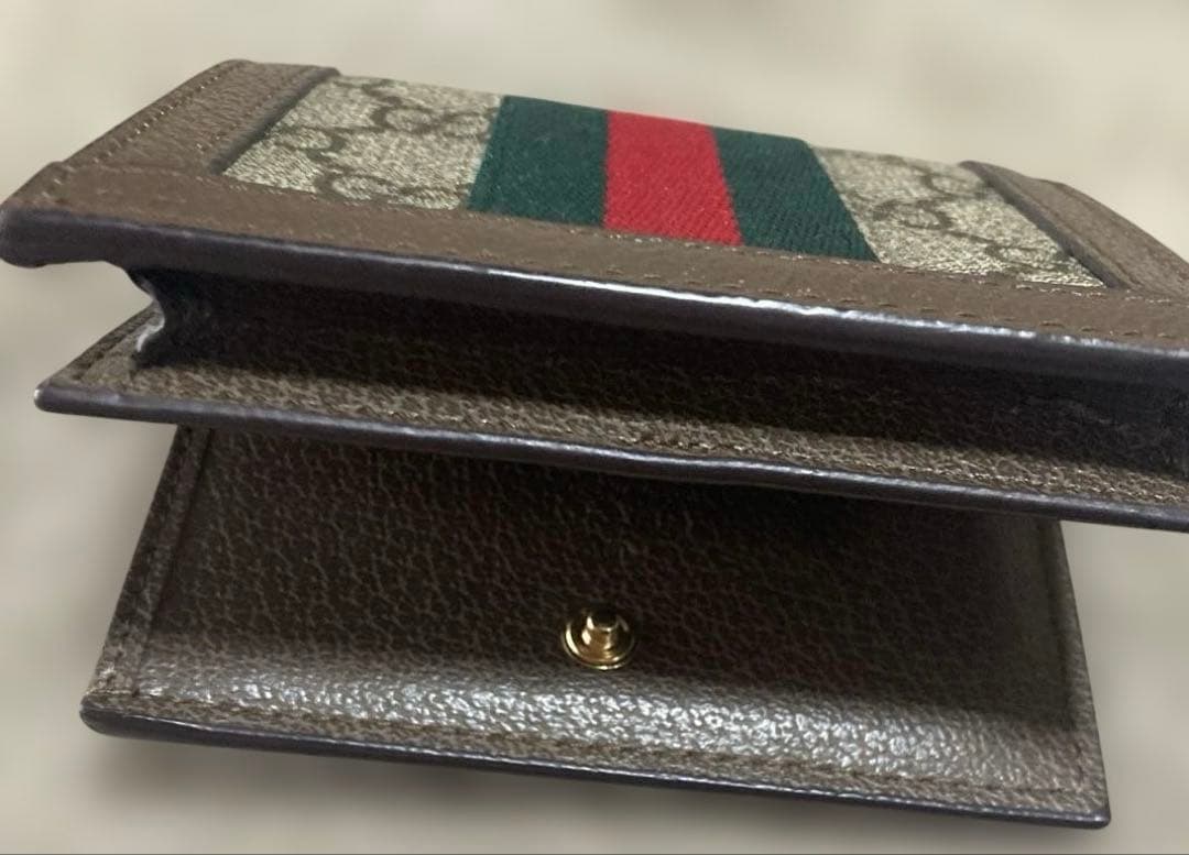 【とっても美品】GUCCI レディース2つ折り財布