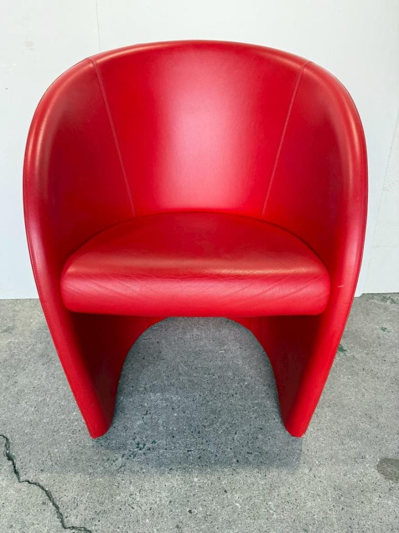 Poltrona Frau インターヴィスタ ラウンドチェア 赤