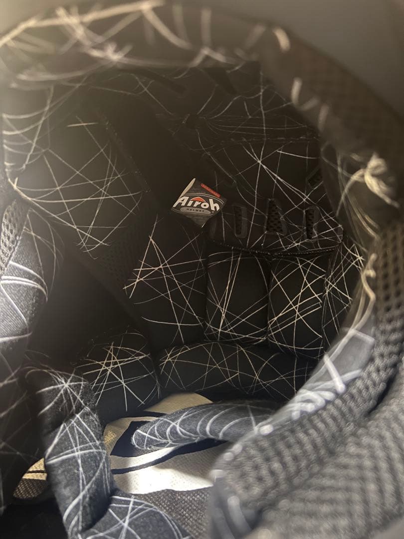 Airoh フルフェイスヘルメット 赤/白/黒