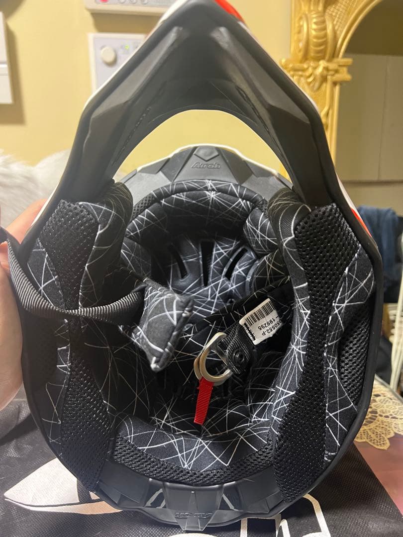 Airoh フルフェイスヘルメット 赤/白/黒