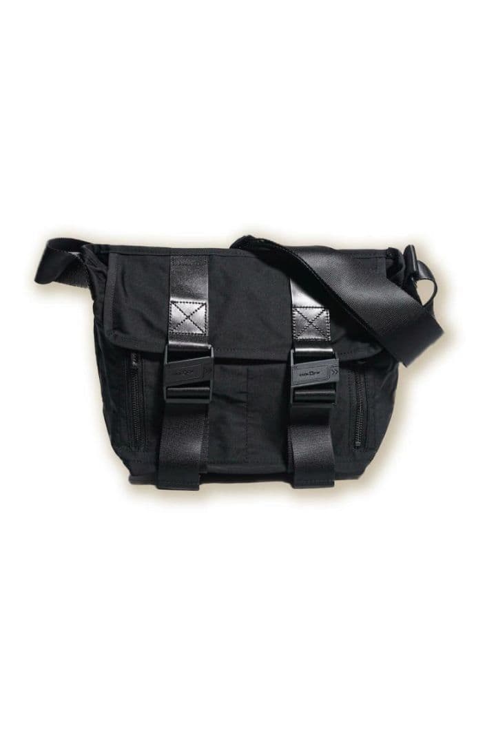 【極美品】AMIACALVA　アミアカルヴァ　Messenger Bag　S　黒