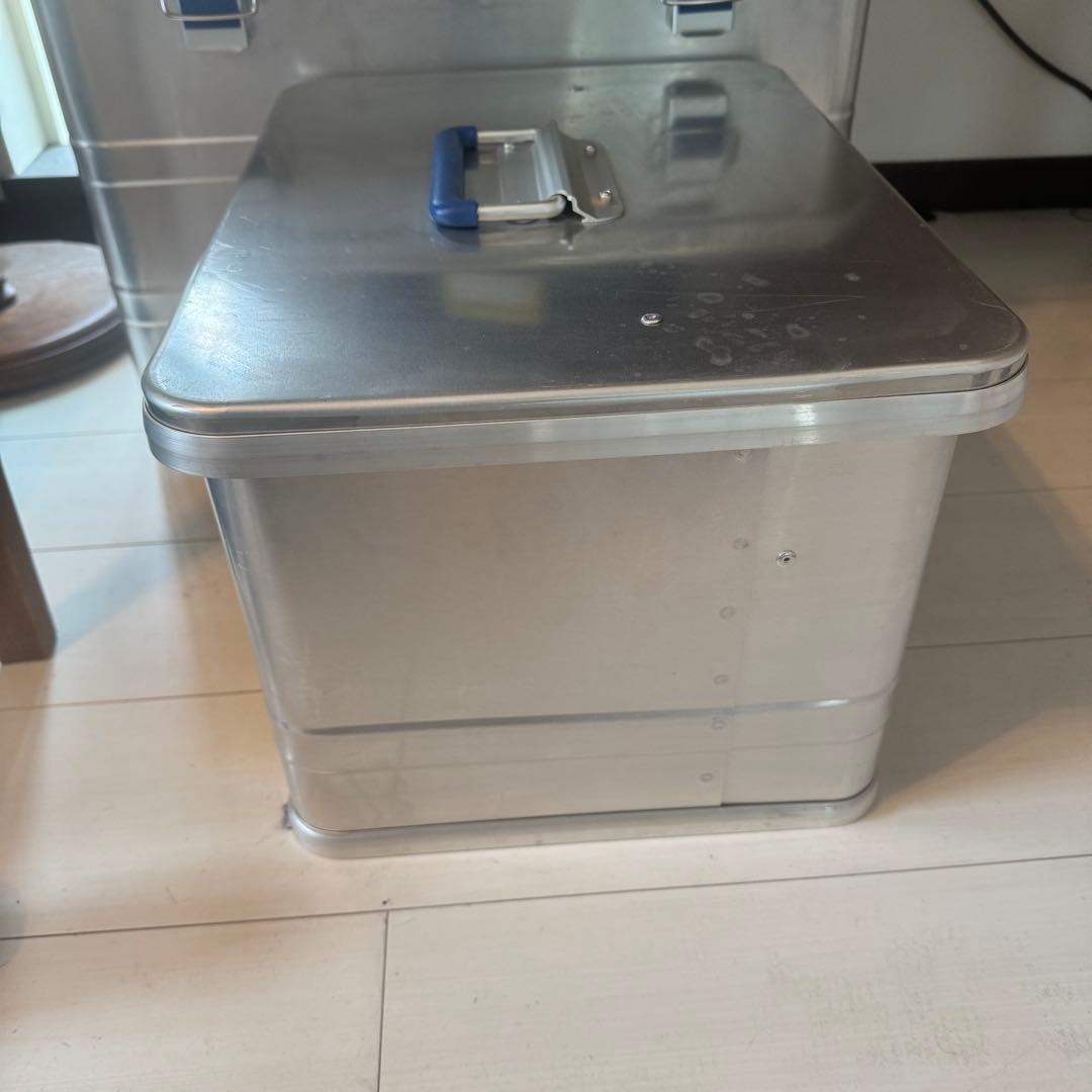 パシフィックファニチャー購入ALUTECアルミコンテナ 30Lカメラ収納などに