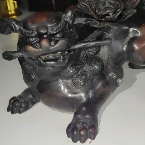 【美品】牡丹獅子 照雲作　青銅製　置物 黒漆調 魔除け 縁起物 彫刻