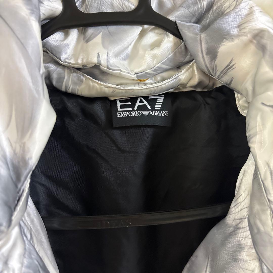 アルマーニ　EA7 グレー 羽柄白ダウンジャケット