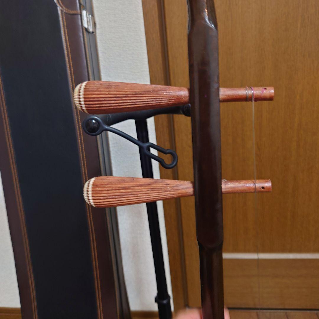 ニ胡 弦楽器 付属品多数　弓３本 中国 彫刻 ケース付き 現状販売