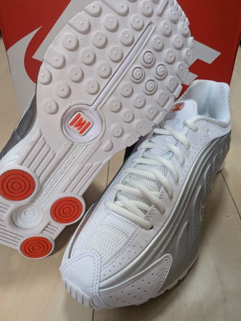 新品未使用！24.5㌢NIKE ショックス★SHOX